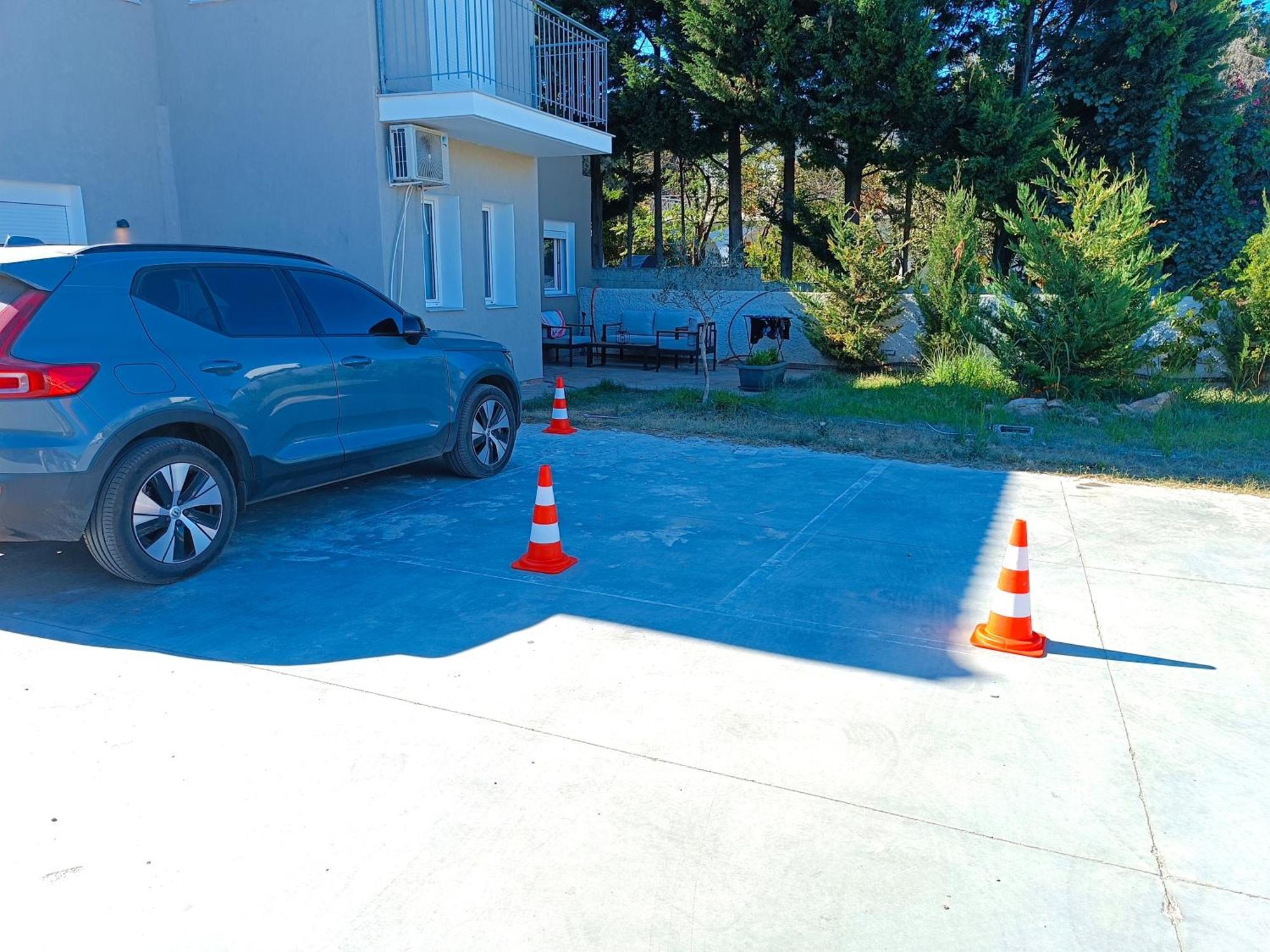 Maya Apartments, Modern And Convenient Apartments With Private Parking Skiathos Exterior foto